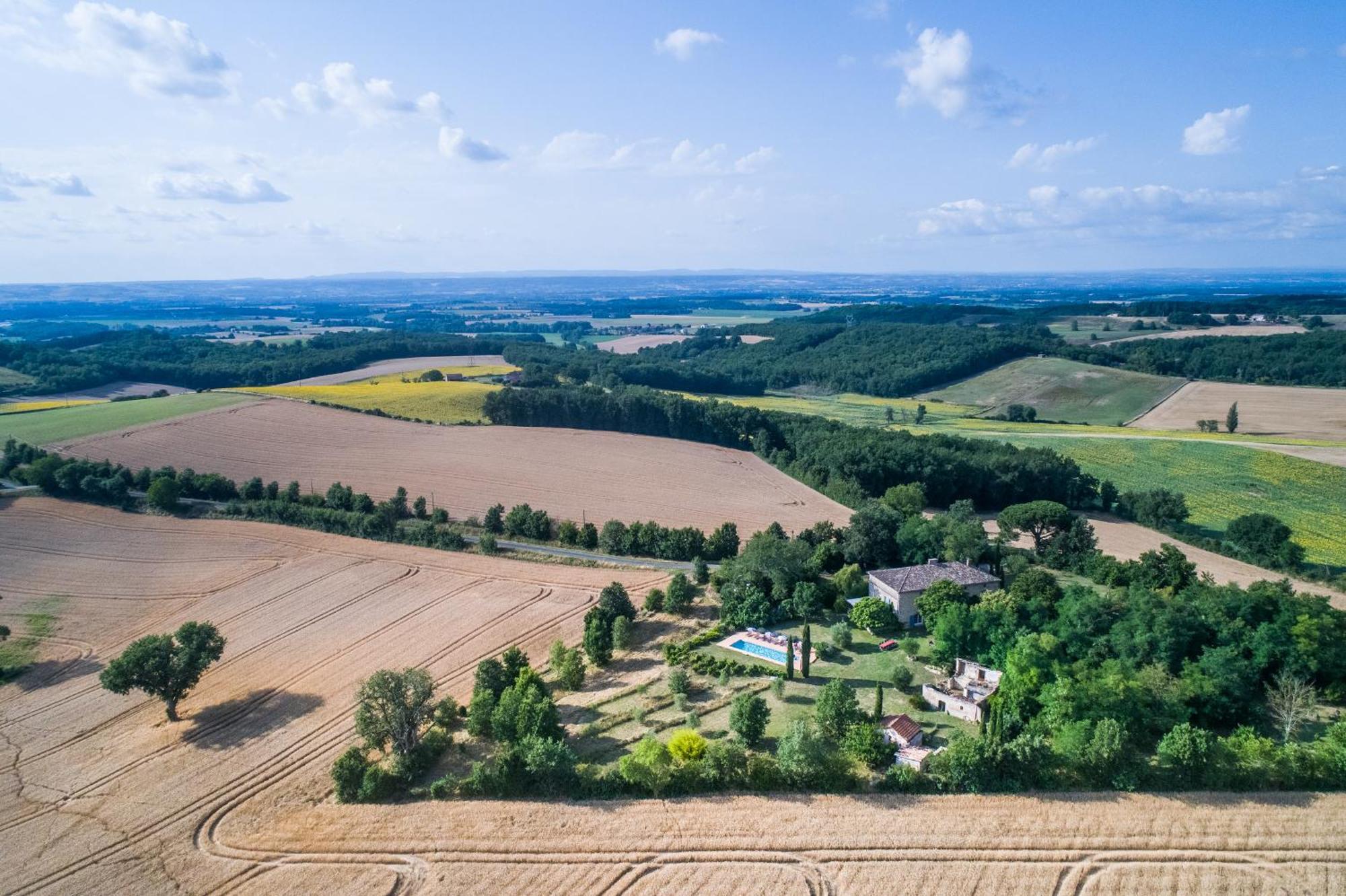 Bed and Breakfast Au Mas Des Calmettes Parisot  Экстерьер фото