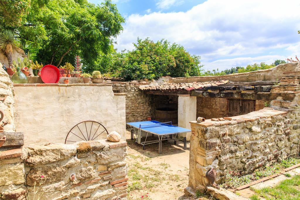Bed and Breakfast Au Mas Des Calmettes Parisot  Экстерьер фото